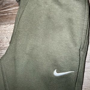 Small Nike sweats